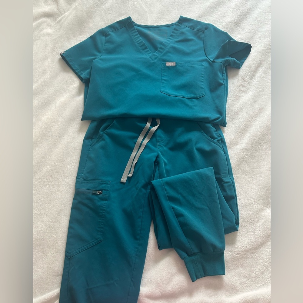 Figs Pacific Blue Scrub Set